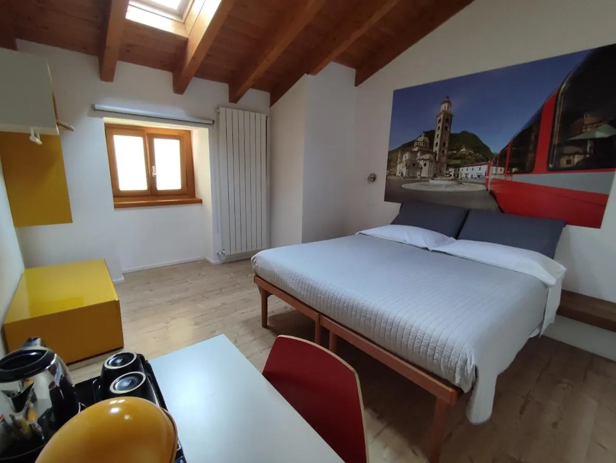 Bed and Breakfast Le Stanze Del Trenino Rosso Tirano Italien